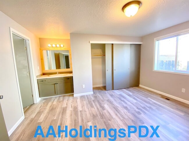 Building Photo - 8061 SE Woodstock Blvd