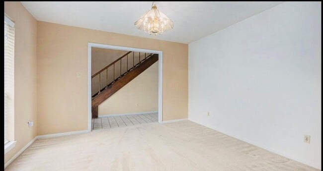 Building Photo - 15014 Hollydale Dr
