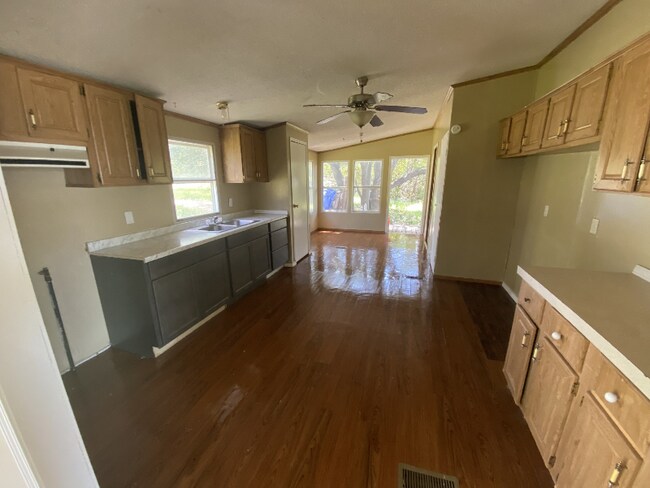 Building Photo - 1102 Sierra Vis