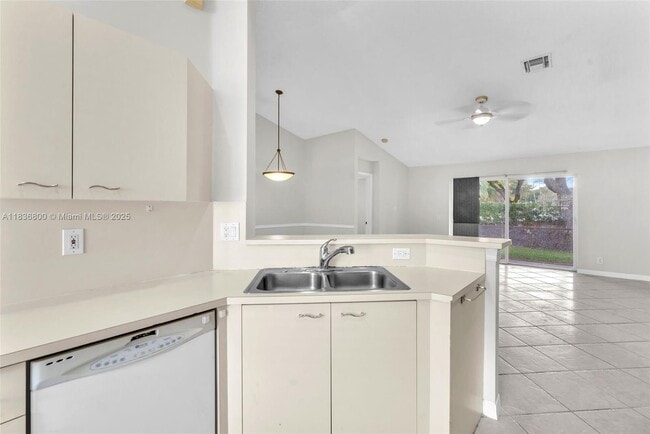 Building Photo - 1617 Zenith Way