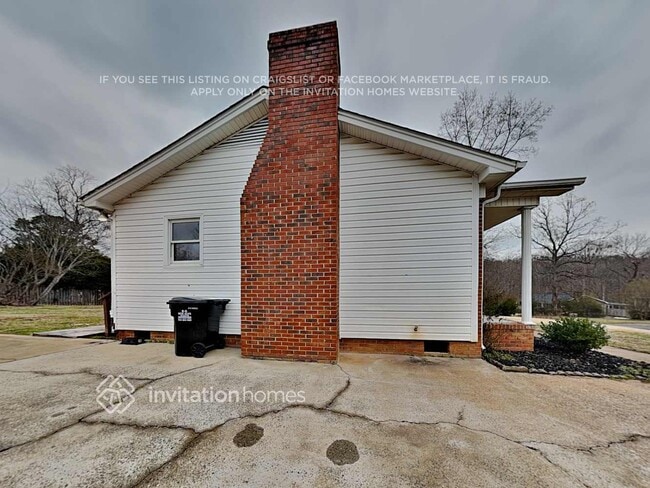 Building Photo - 208 Ferncliff Dr