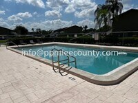 Building Photo - Convenient Location in North Fort Myers