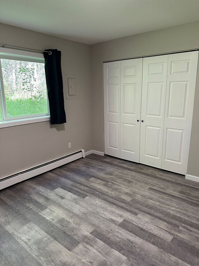 Building Photo - 14716 W Lake Ridge Dr
