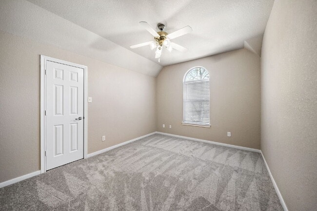 Building Photo - Exceptionally well-maintained Sterling Ridge Townhome boasts an array of desirable features!