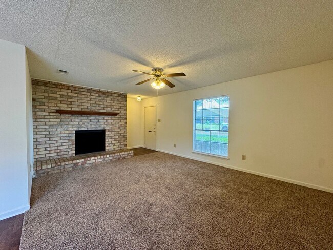 Building Photo - Duplex