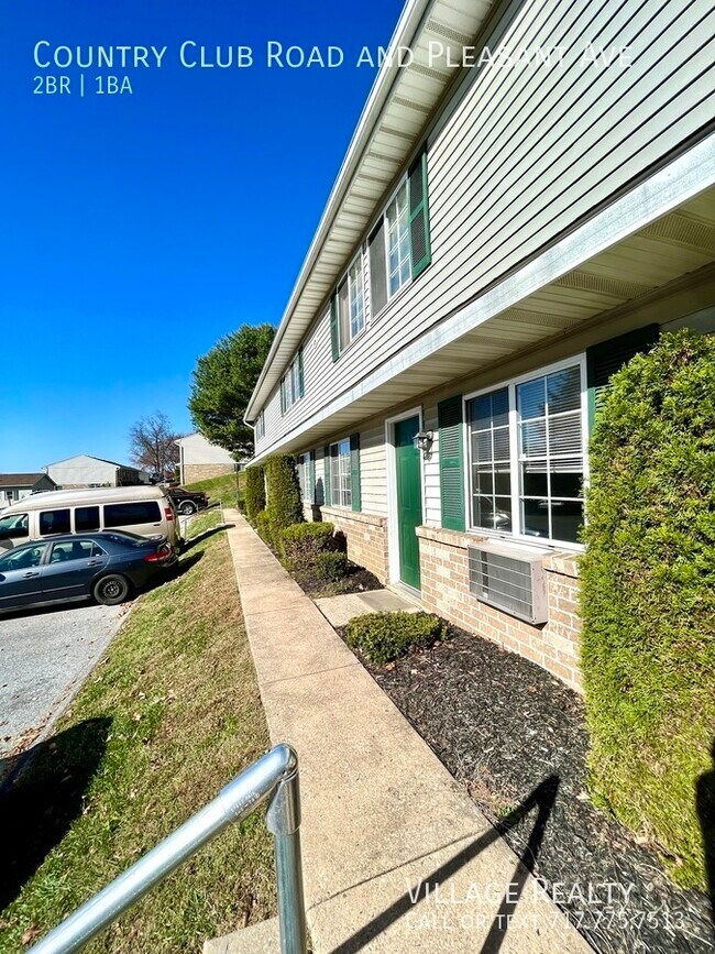 Building Photo - 605 Country Club Rd