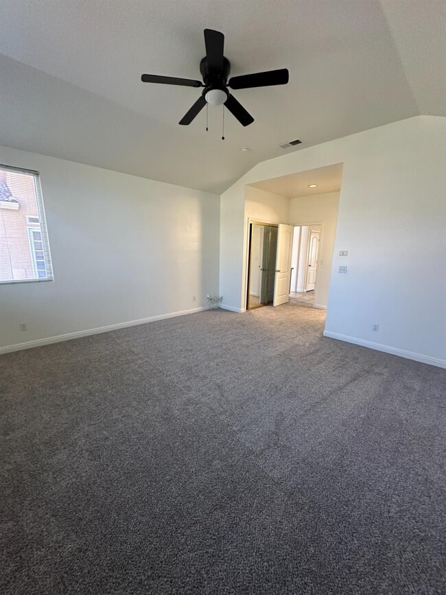 Building Photo - 7351 N Bain Ave