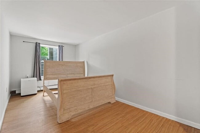 Building Photo - 924 Danby Rd