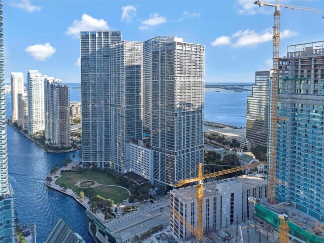 Building Photo - 485 Brickell Ave