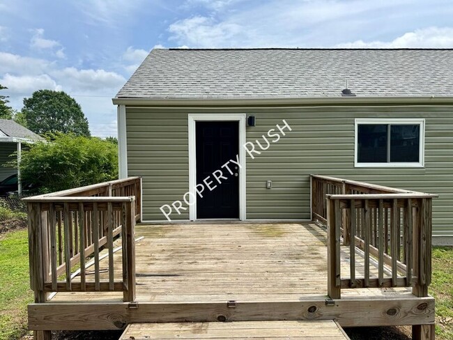Building Photo - 743 Lanoir St