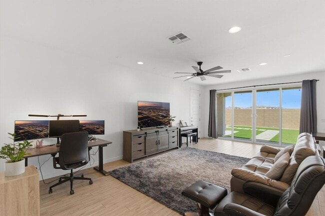 Building Photo - 5935 S Coyote Canyon