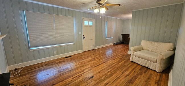 Building Photo - Cutie in the Country