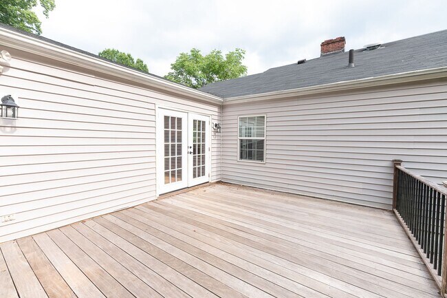 Building Photo - Lovely, Updated 3-Bedroom, 1-Bath Home in Greensboro w/ Fenced Yard