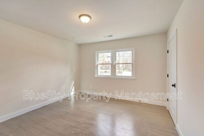 Building Photo - 253 Stribling Ave