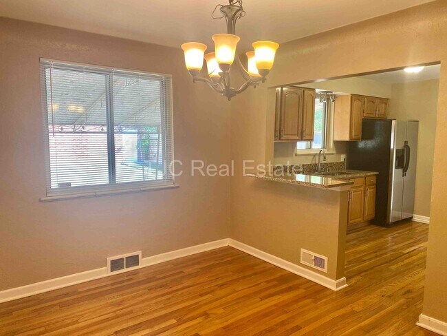 Building Photo - Central Park Home For Rent!
