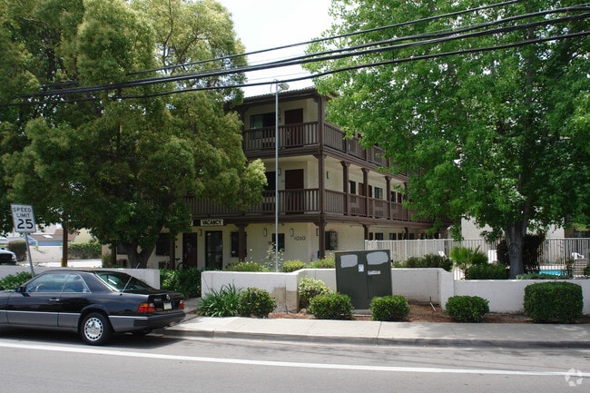 Building Photo - Benson Place