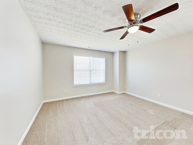 Building Photo - 305 Sarasota Ln