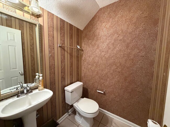 Building Photo - Asbury Hills Condominiums-2428 E. University,  Unit 807