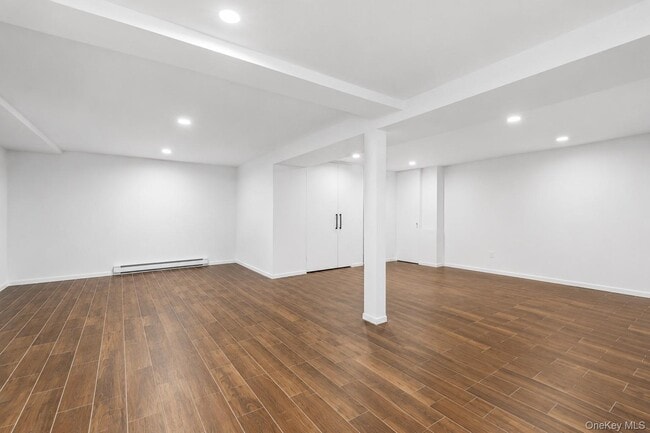 Building Photo - 38 Birchwood Park Dr