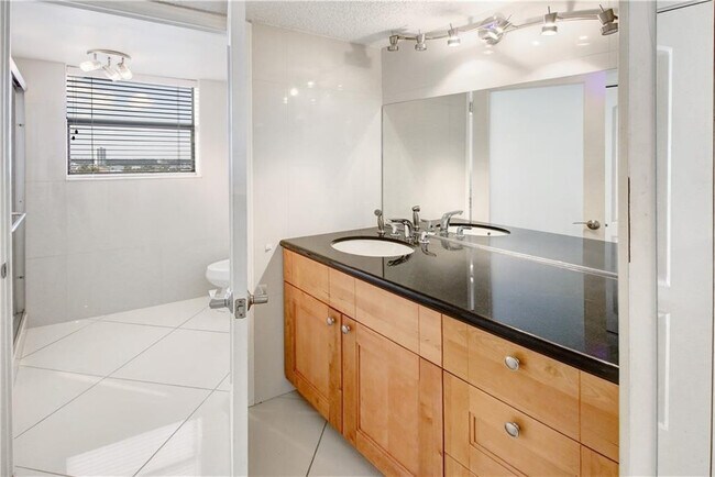 Building Photo - 290 174th St St