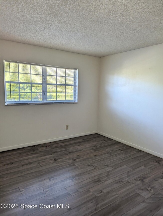 Building Photo - 1600 Sunny Brook Ln
