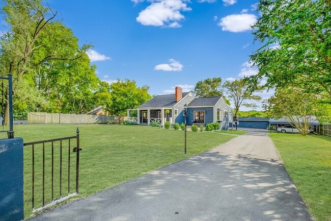 Primary Photo - 562 Neelys Bend Rd