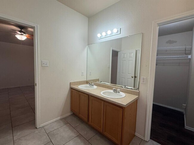 Building Photo - 2721 Breezy Point Cove