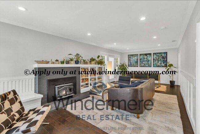 Building Photo - Timeless Modern Luxury 3 bedroom in one of...