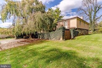 Building Photo - 1000 Mt Pleasant Rd