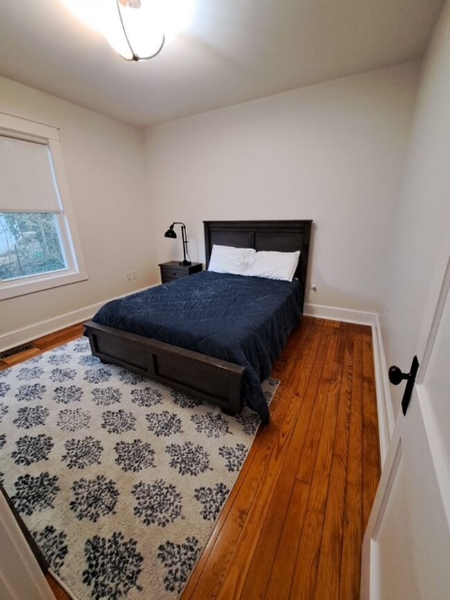 Building Photo - Fully Remodeled Home