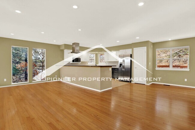 Building Photo - 5 bedroom, 3.5 bath home in North West Colorado Springs