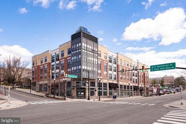 Building Photo - 989 S Buchanan St