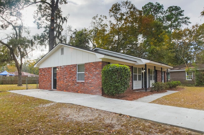 Building Photo - 11304 Largo Dr