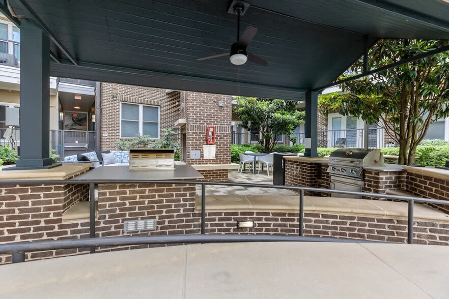 Building Photo - 205 S Kings Dr