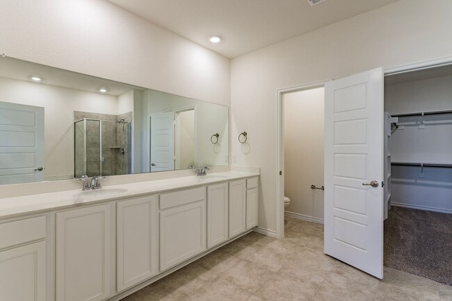 Building Photo - 326 Shasta Dr