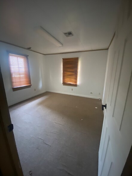 Building Photo - 1115 Rue des Voyages