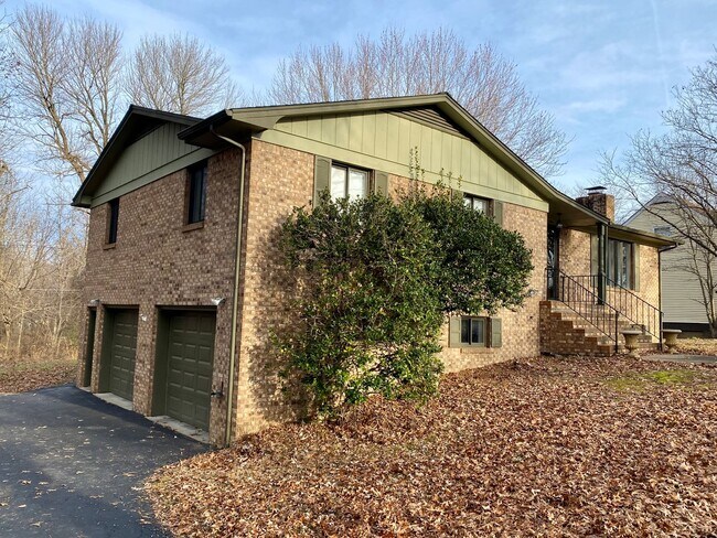 Building Photo - 3925 Halehaven Dr