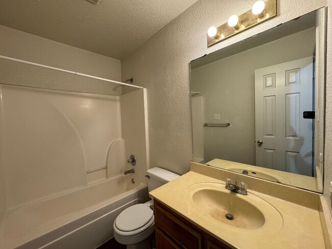 Building Photo - 3301 Barcelona Dr