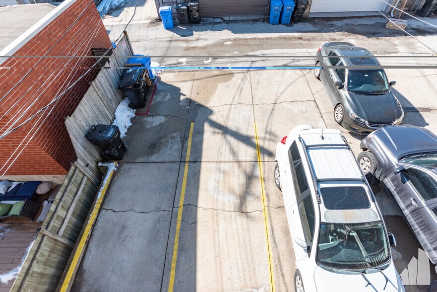 Building Photo - 2338 N Greenview Ave