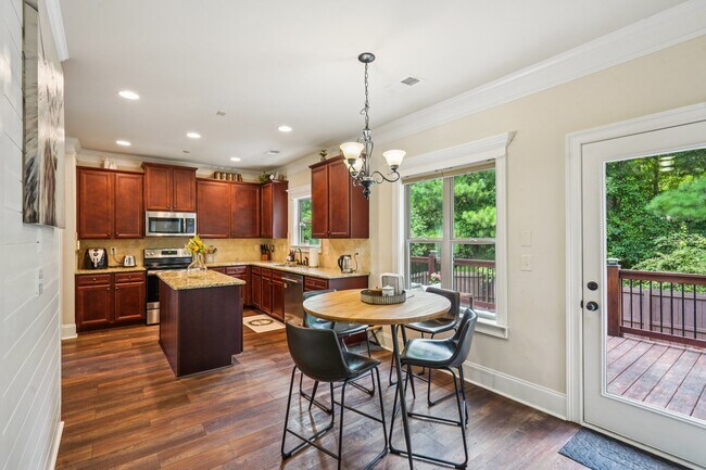 Building Photo - 115 Village Park Dr