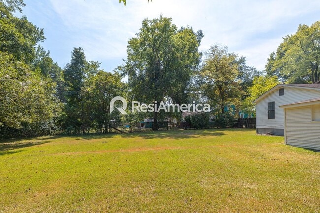 Building Photo - Charming 3-Bedroom 2 bath available now