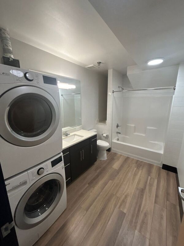 Building Photo - 160 Liberty St NE