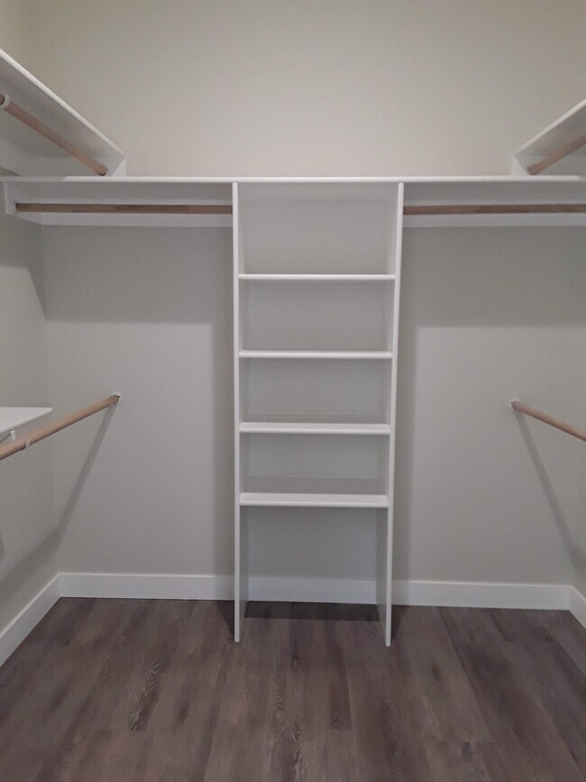 Master Closet - 4443 Decatur Dr