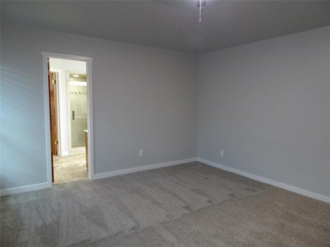 Building Photo - 8412 Pinewood Dr