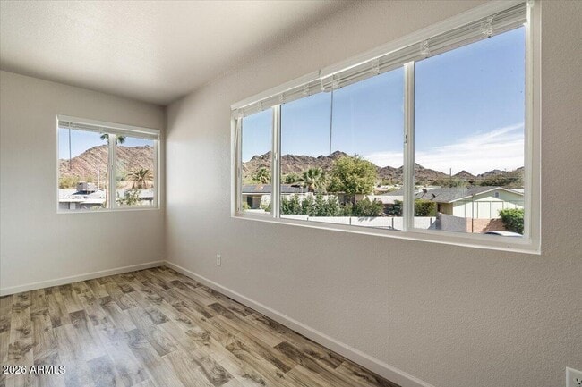 Building Photo - 1346 E Mountain View Rd