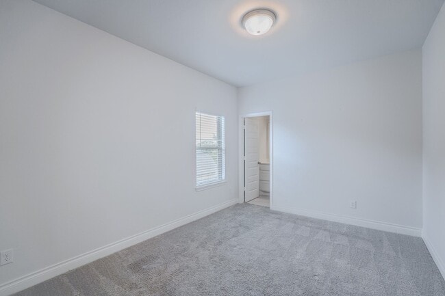 Building Photo - 17010 Harper's Way