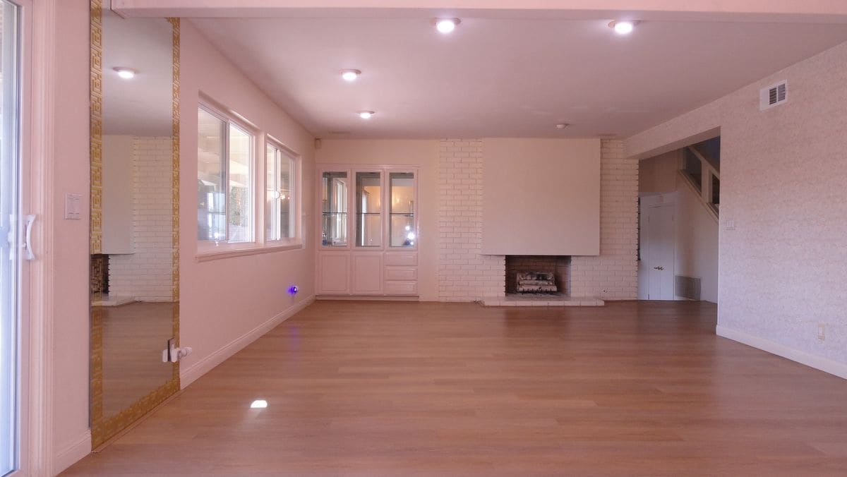 Building Photo - 1100 La Senda Dr