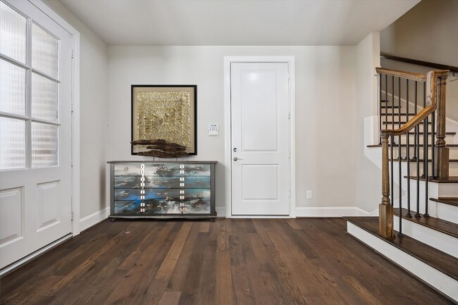 Building Photo - 2016 Covent Garden Station