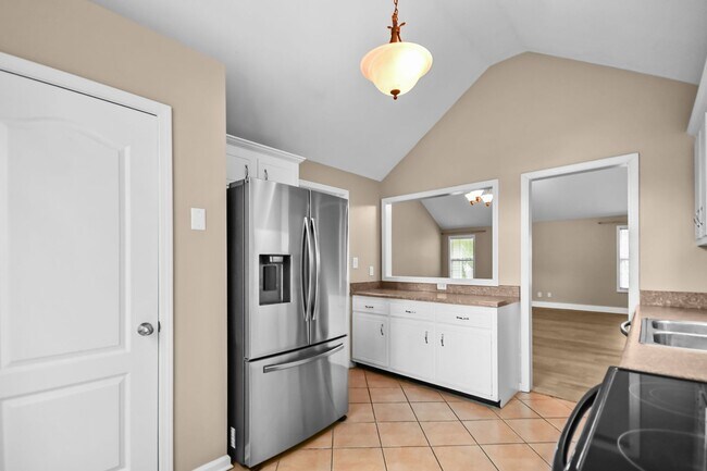 Building Photo - Pet Friendly Three Bedroom!