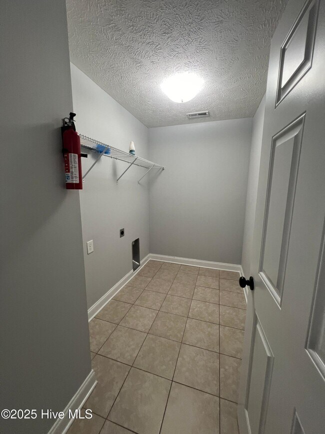 Building Photo - 127 Lightwater Dr